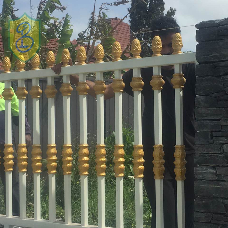 白色锻铁花园栏杆